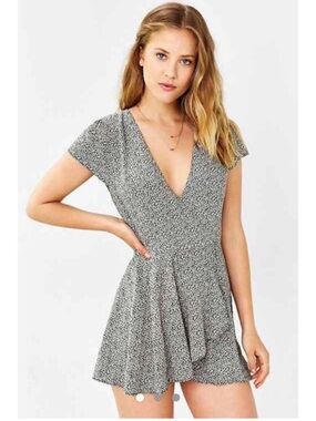Urban Outfitters Kimchi Blue Black & White Floral Daisy Print Romper